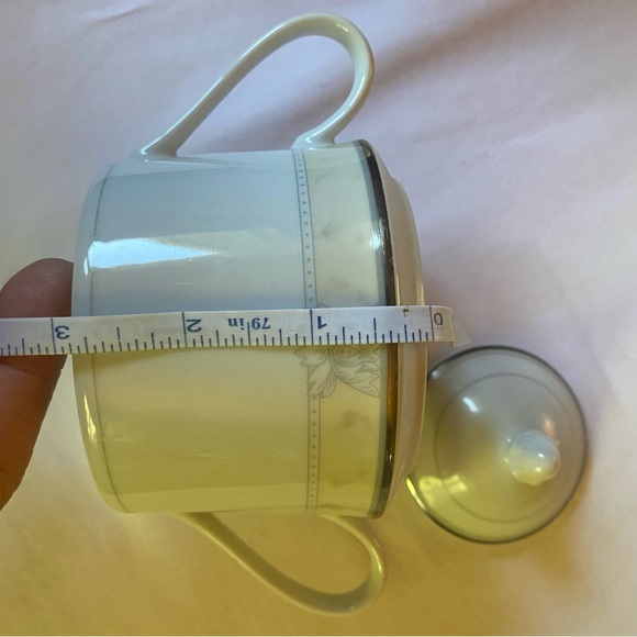 Fine Porcelain China Sugar Jar - Picture 9 of 10